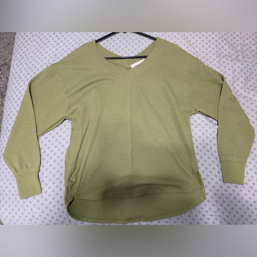NWT Hippie Rose Green Textured V-neck Sweater resold by marshalls (size S)